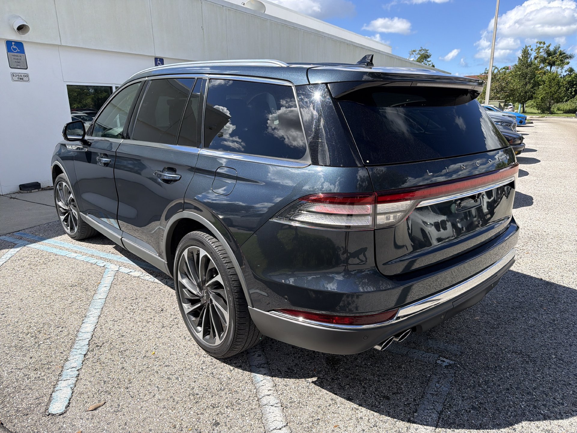 Used 2021 Lincoln Aviator Reserve w/ Equipment Group 201A AWD/4WD image 39