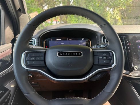 Used 2023 Jeep Wagoneer 4WD w/ Premium Group I image 19
