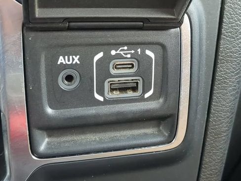 Used 2022 Jeep Wrangler Unlimited Sahara AWD/4WD image 25