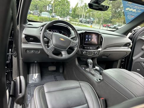 Used 2023 Chevrolet Traverse Premier image 36