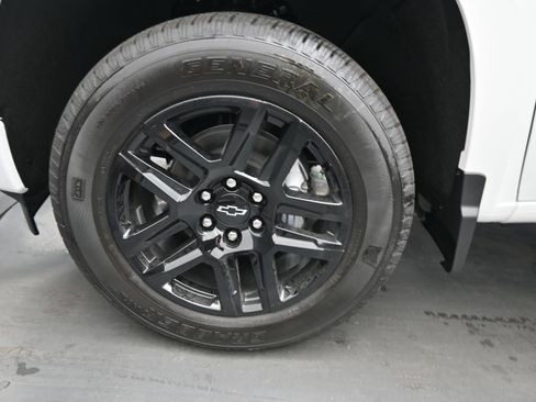 Used 2026 Chevrolet Silverado 1500 Custom AWD/4WD image 11