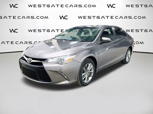 Used 2017 Toyota Camry SE image 1