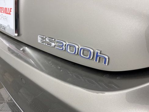 Used 2020 Lexus ES 300h w/ Premium Package image 4