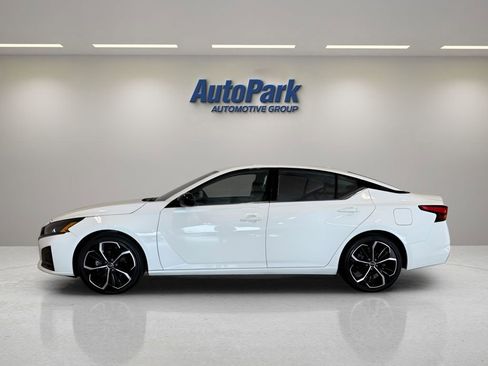 Used 2024 Nissan Altima 2.5 SR FWD image 4