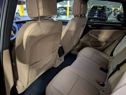 Certified 2025 Porsche Macan image 23