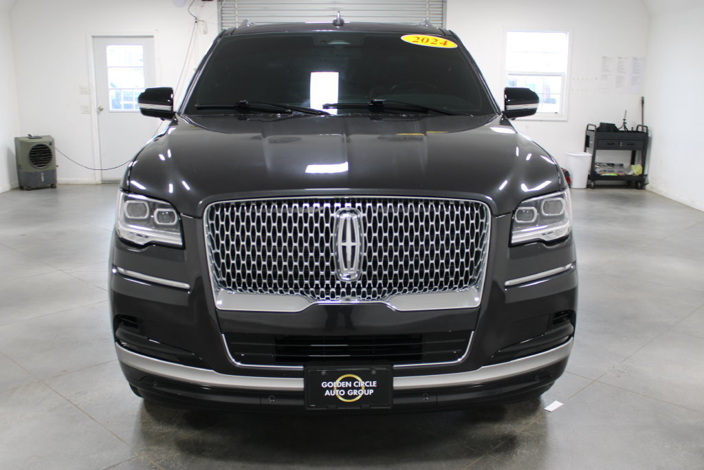 Used 2024 Lincoln Navigator Premiere AWD/4WD image 3