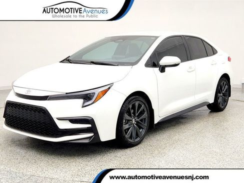 Used 2025 Toyota Corolla SE image 1