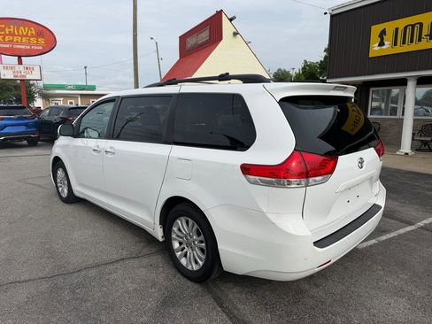 Used 2012 Toyota Sienna XLE w/ Entertainment Pkg FWD image 8