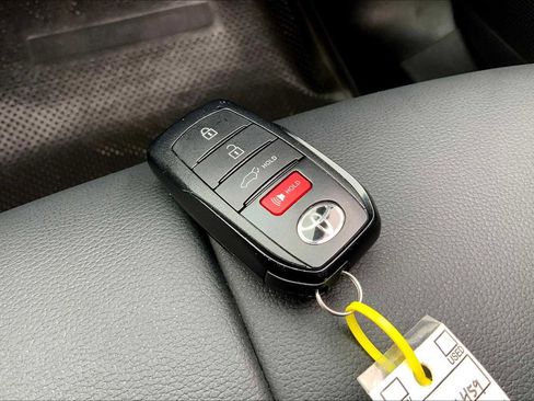 Used 2024 Toyota Highlander XSE FWD image 15