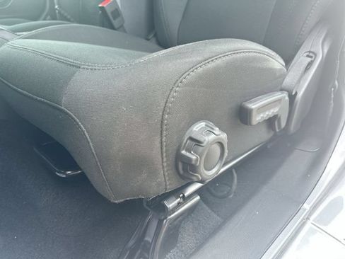 Used 2019 Jeep Wrangler Unlimited Sahara AWD/4WD image 14