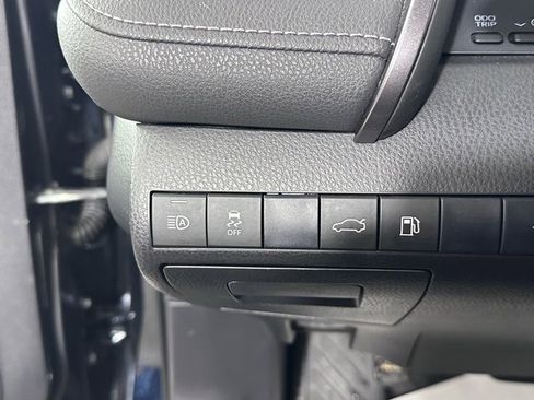 Used 2018 Toyota Camry SE image 22