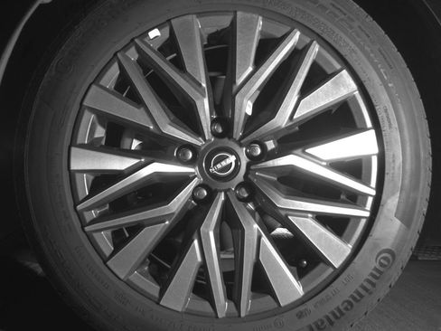 Used 2025 Nissan Altima 2.5 SV FWD image 12