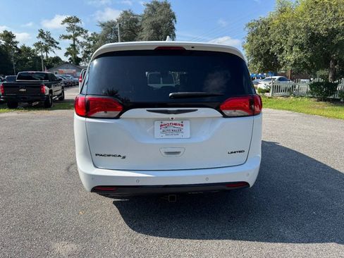 Used 2019 Chrysler Pacifica Limited w/ Advanced Safetytec Group FWD image 34