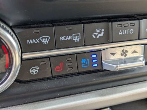 Used 2024 Ford Expedition Limited image 29