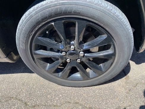 Used 2021 Jeep Grand Cherokee Laredo X AWD/4WD image 6