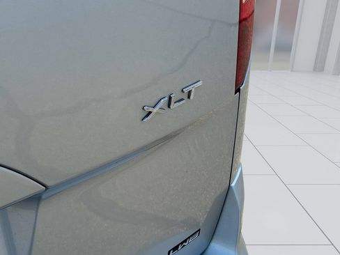 Used 2022 Ford Transit Connect XLT FWD image 16
