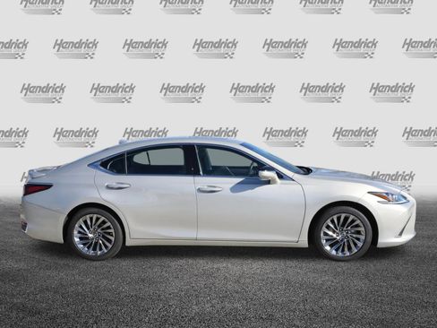 Used 2025 Lexus ES 300h w/ Luxury Package image 10