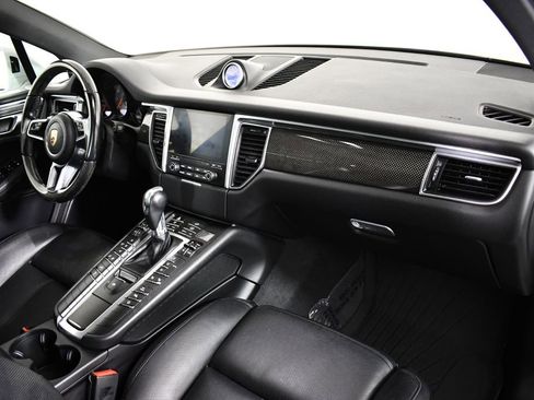 Used 2018 Porsche Macan S image 24