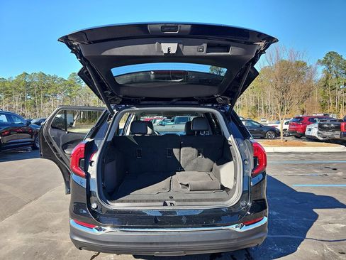 Used 2024 GMC Terrain SLT image 15