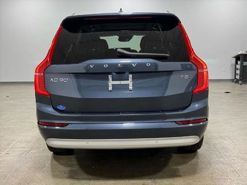 Used 2022 Volvo XC90 T5 Momentum image 5