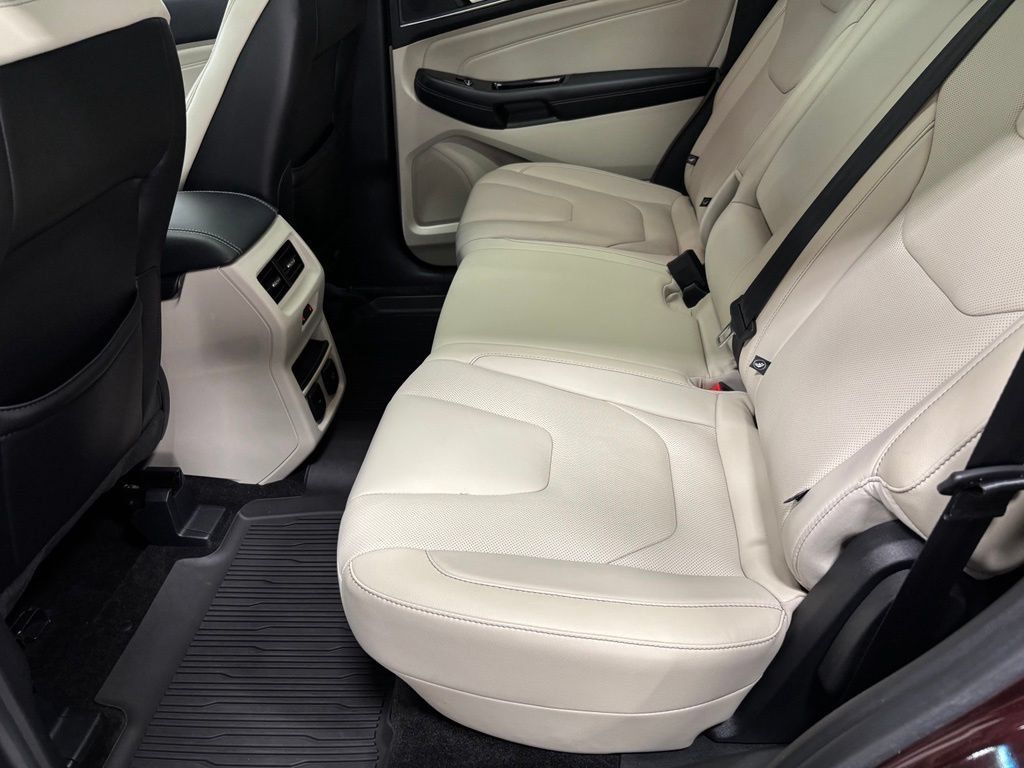Used 2018 Ford Edge Titanium w/ Equipment Group 301A AWD/4WD image 44