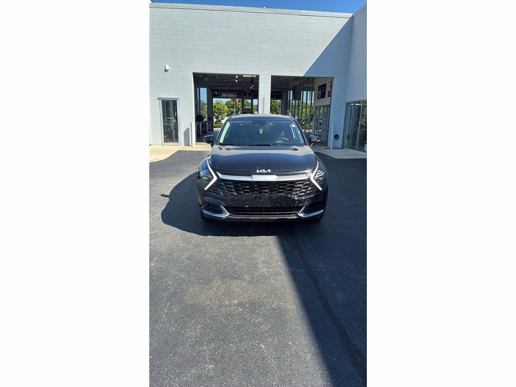 Used 2025 Kia Sportage EX FWD image 2