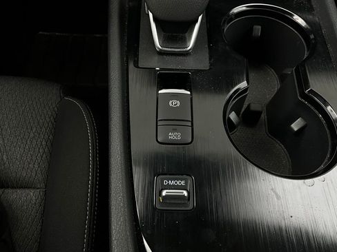 Used 2025 Nissan Rogue SV image 23