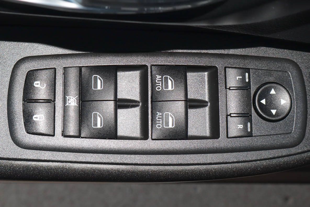 Used 2021 Jeep Cherokee Trailhawk w/ Comfort/Convenience Group AWD/4WD image 17