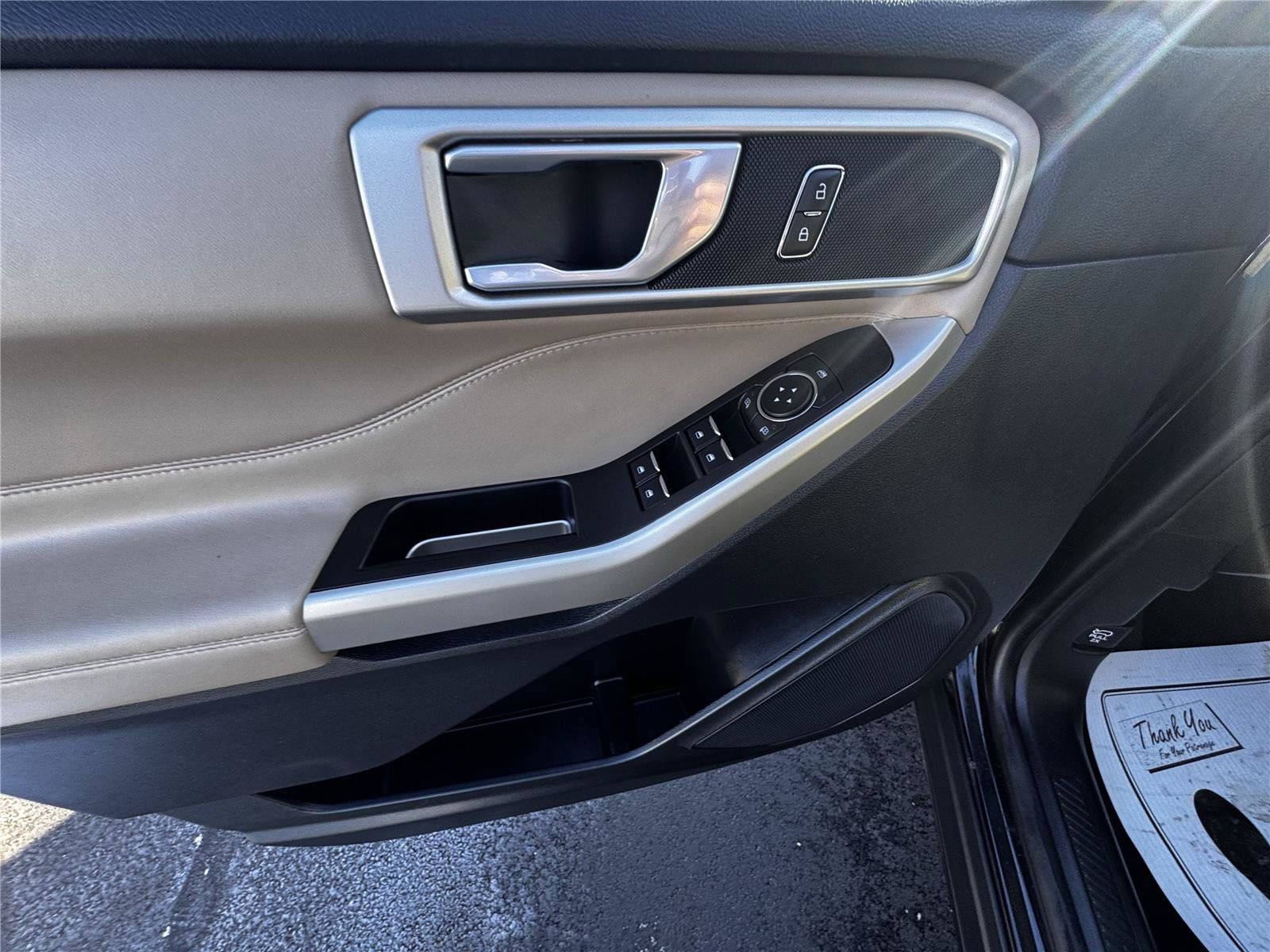 Used 2023 Ford Explorer XLT AWD/4WD image 11