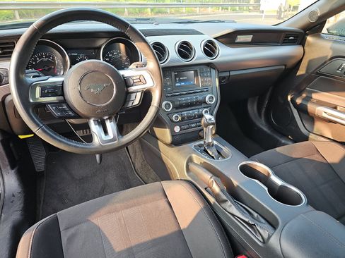 Used 2018 Ford Mustang GT RWD image 14