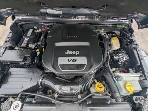 Used 2016 Jeep Wrangler Unlimited Sahara w/ Connectivity Group AWD/4WD image 25