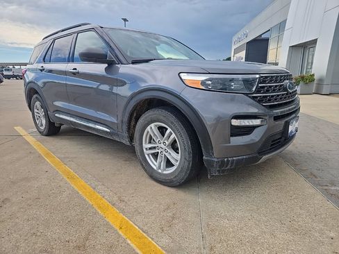 Used 2022 Ford Explorer XLT w/ Equipment Group 202A AWD/4WD image 1