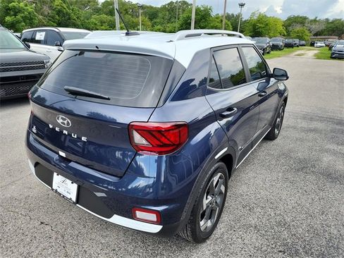 New 2025 Hyundai Venue Limited image 3