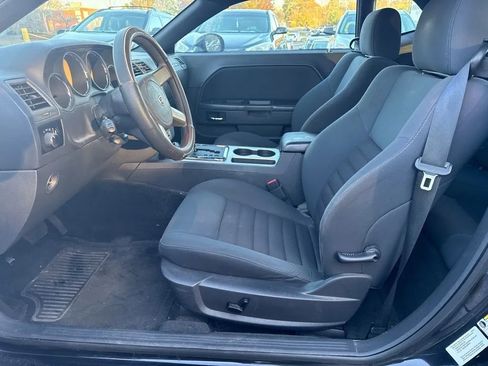 Used 2010 Dodge Challenger SE image 8