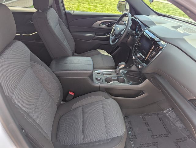 Used 2023 Chevrolet Traverse LT FWD image 4