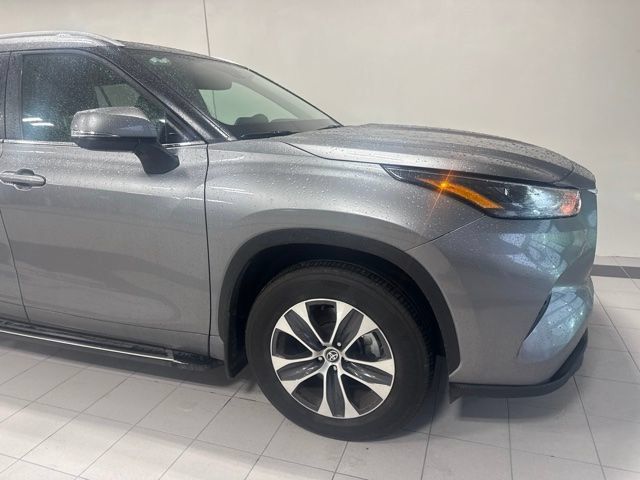 Used 2026 Toyota Highlander XLE AWD/4WD image 4