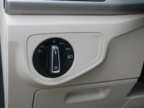 Certified 2021 Volkswagen Atlas SE image 11