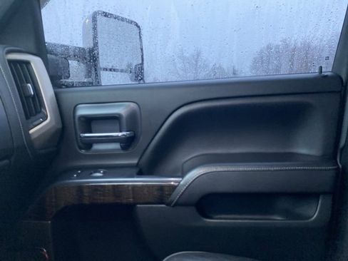 Used 2015 GMC Sierra 2500 Denali w/ Duramax Plus Package image 8