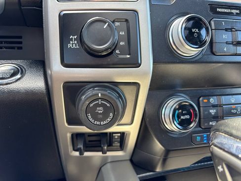 Used 2019 Ford F150 Lariat w/ Equipment Group 502A Luxury AWD/4WD image 34