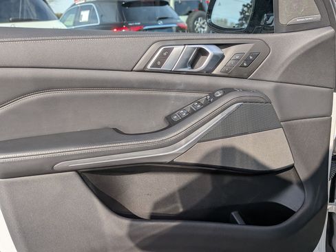 Used 2021 BMW X5 xDrive40i w/ M Sport Package image 12