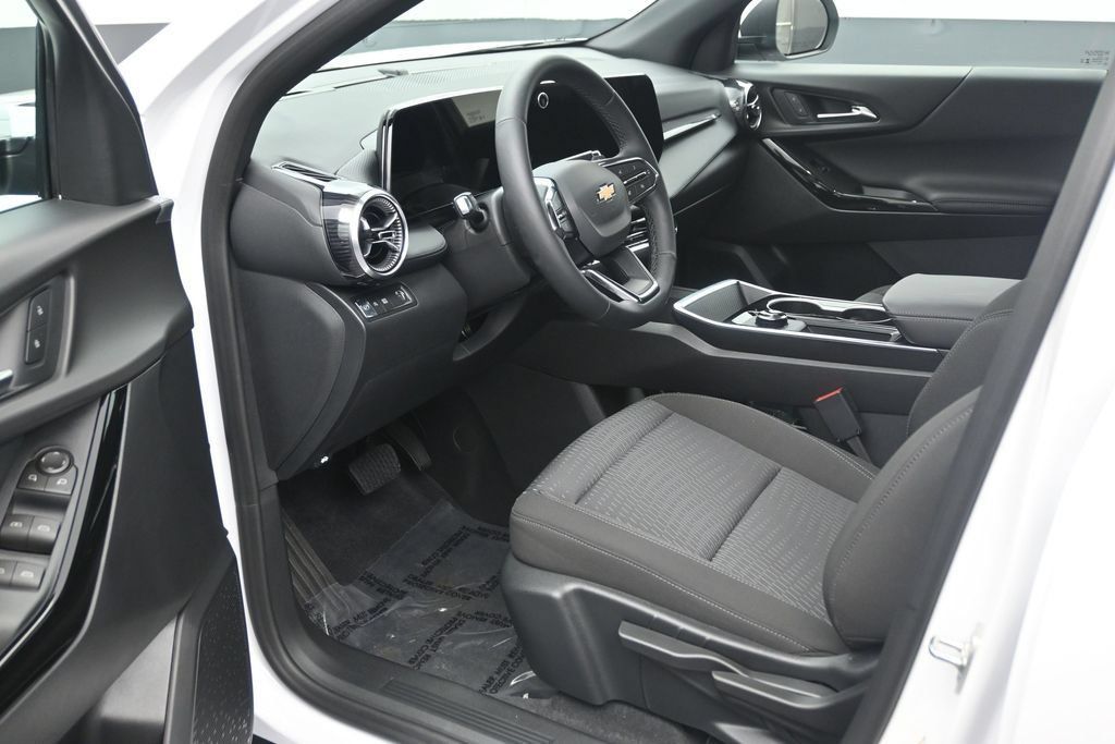 Used 2026 Chevrolet Equinox LT w/ Safety and Technology Package FWD image 10