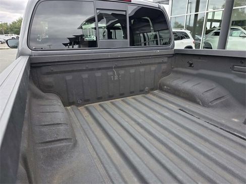 Used 2022 Nissan Frontier SV w/ Technology Package image 9