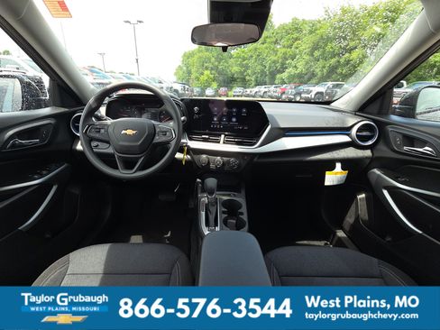 New 2026 Chevrolet Trax LS w/ LS Convenience Package FWD image 29