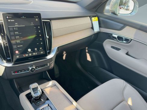 New 2026 Volvo XC90 B6 Plus w/ Protection Package Premier image 28