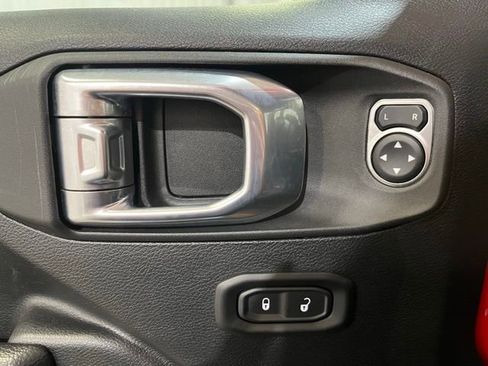 Used 2022 Jeep Gladiator Rubicon w/ Cold Weather Group image 13