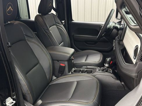 Used 2025 Jeep Wrangler Unlimited Sahara w/ Safety Group image 34