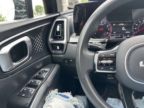 Certified 2022 Kia Sorento LX FWD image 35