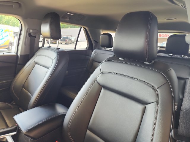 Used 2024 Ford Explorer XLT w/ Equipment Group 202A RWD image 11