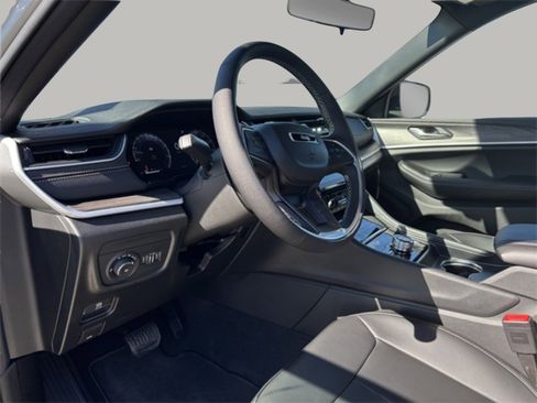 New 2025 Jeep Grand Cherokee L Limited image 11