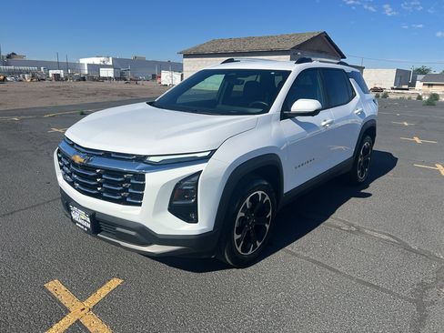 Used 2025 Chevrolet Equinox LT w/ Convenience Package II AWD/4WD image 8